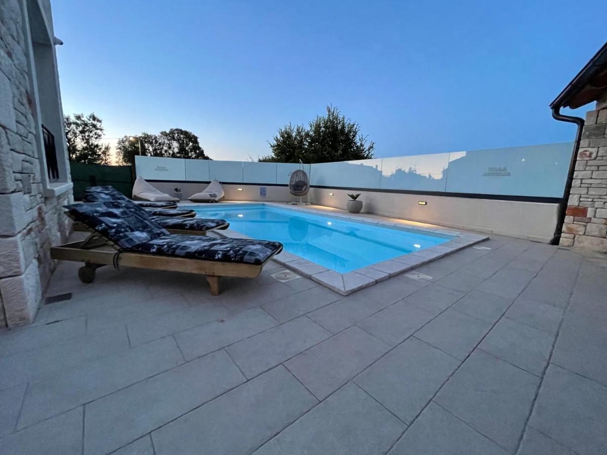 Moderne Istrische Steinvilla - 4 Sterne Mit Privatem, Beheizbaren Pool & Meerblick Kavran Exterior photo